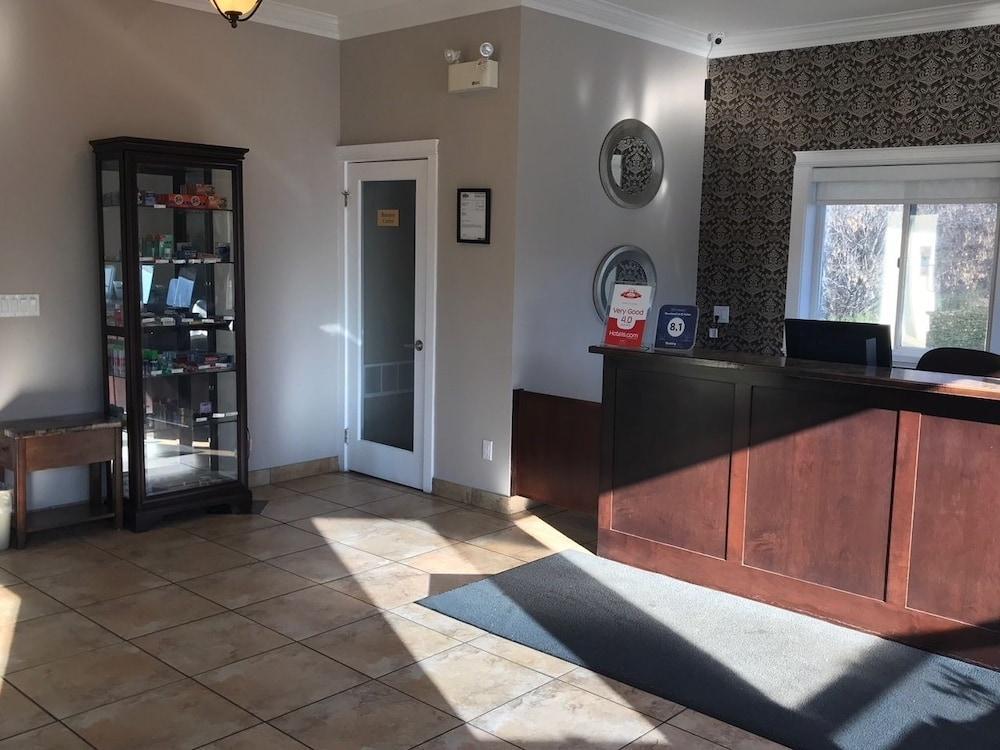 Riverland Inn & Suites Kamloops Zewnętrze zdjęcie
