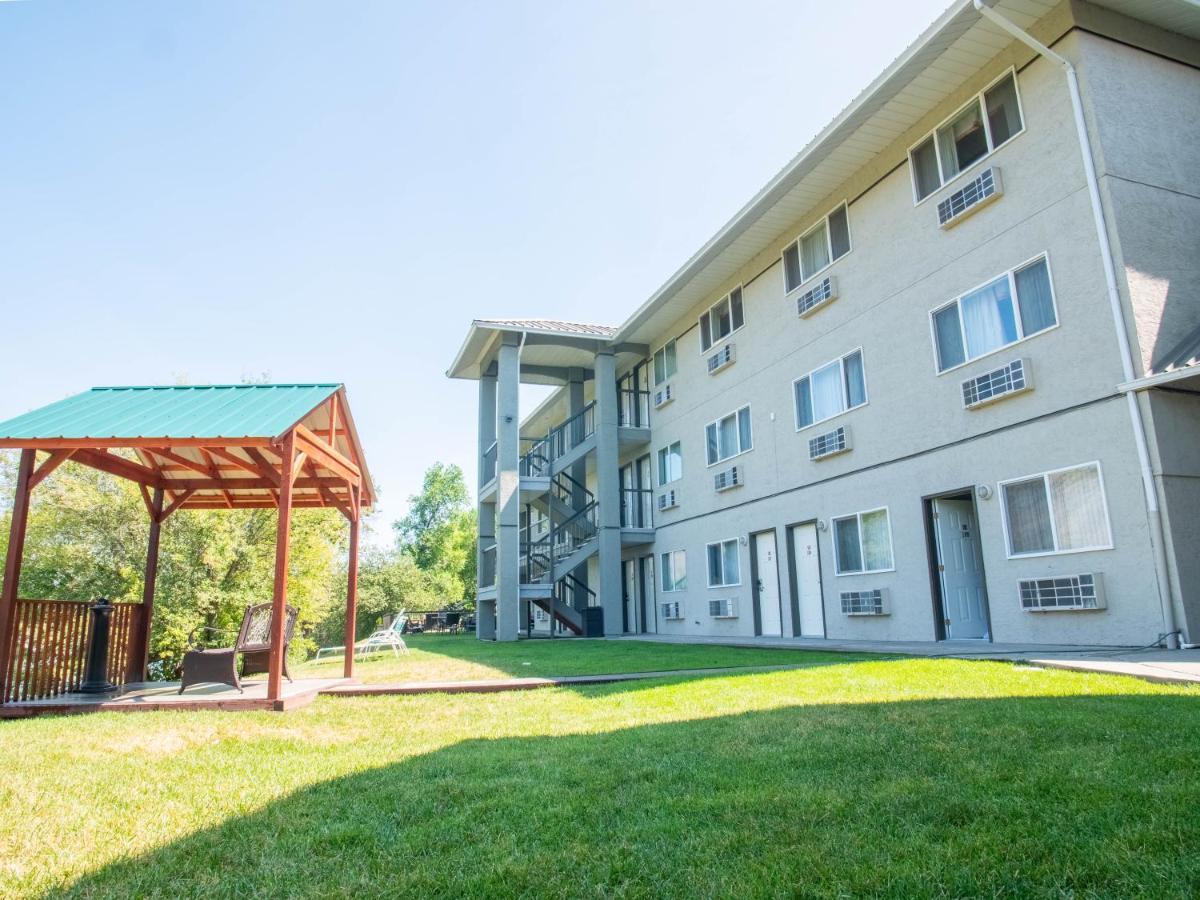 Riverland Inn & Suites Kamloops Zewnętrze zdjęcie