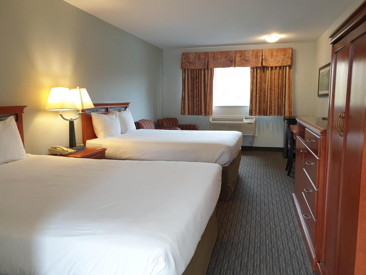 Riverland Inn & Suites Kamloops Zewnętrze zdjęcie