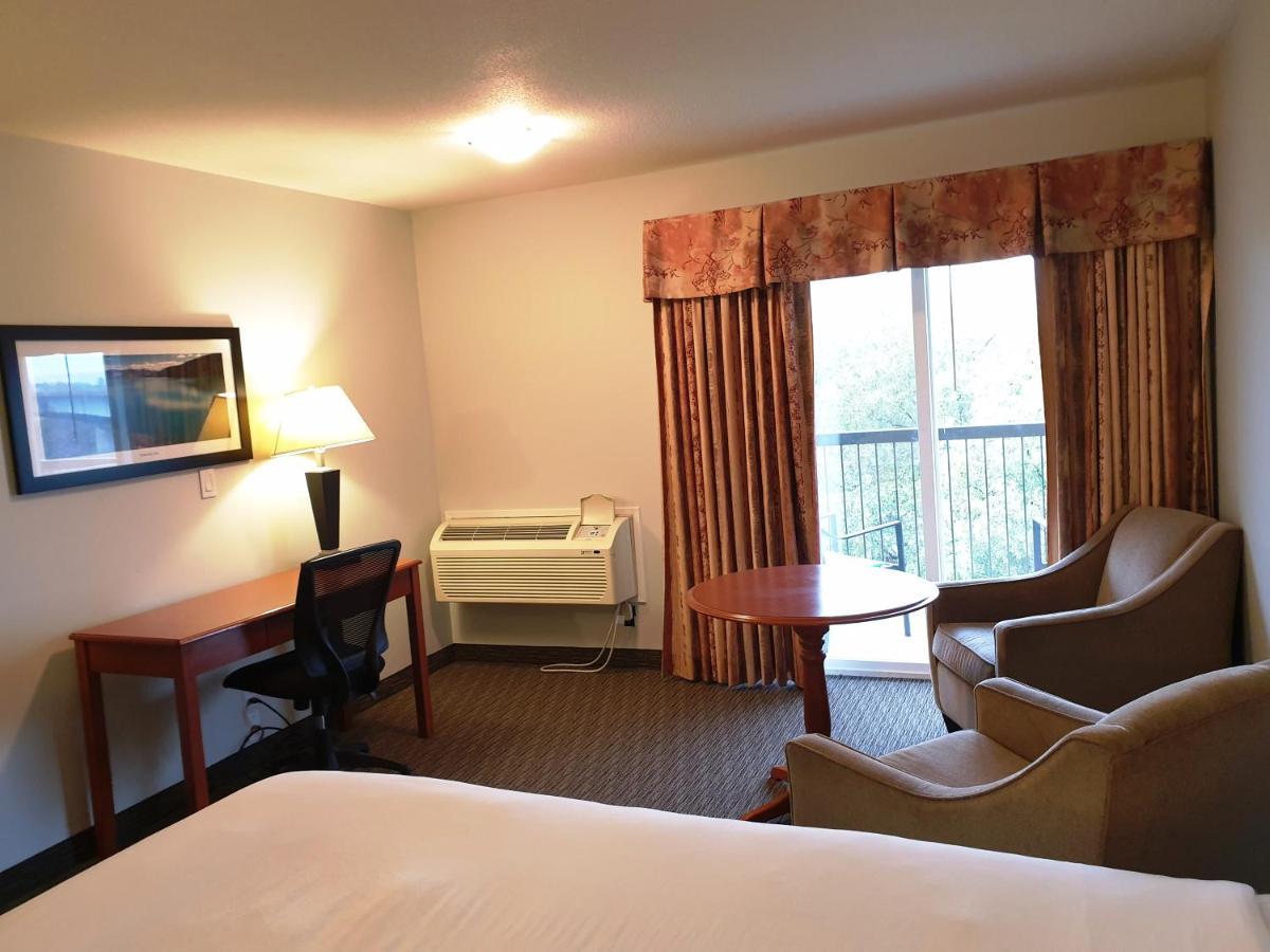 Riverland Inn & Suites Kamloops Zewnętrze zdjęcie