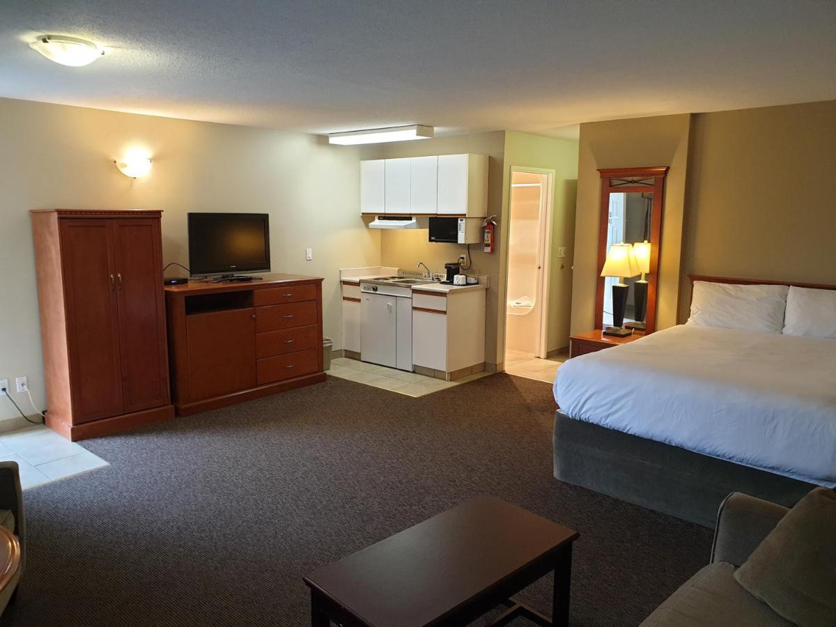 Riverland Inn & Suites Kamloops Zewnętrze zdjęcie