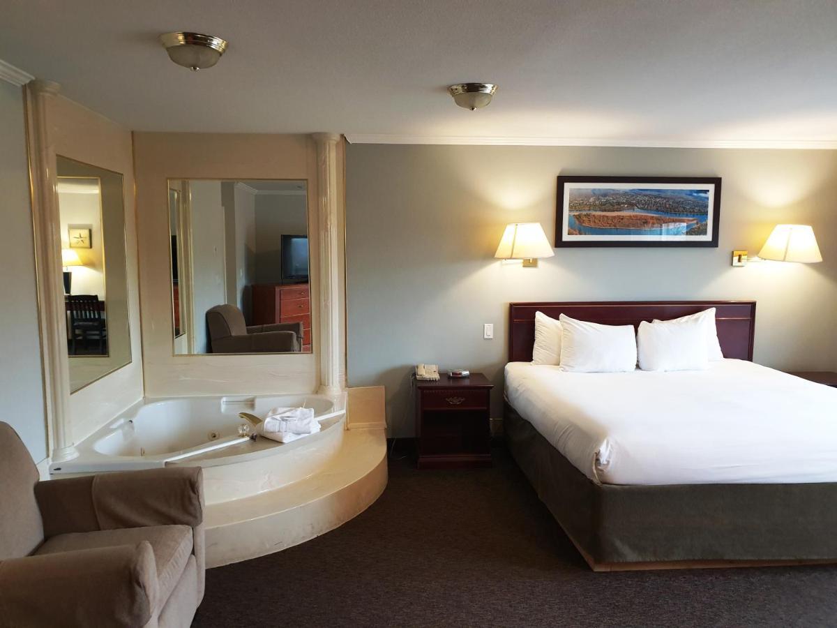 Riverland Inn & Suites Kamloops Zewnętrze zdjęcie