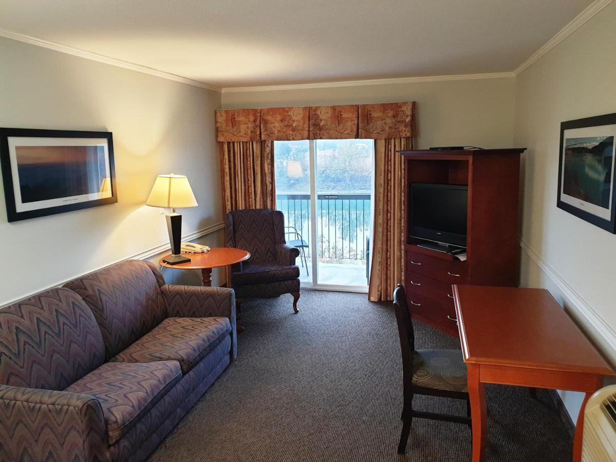 Riverland Inn & Suites Kamloops Zewnętrze zdjęcie