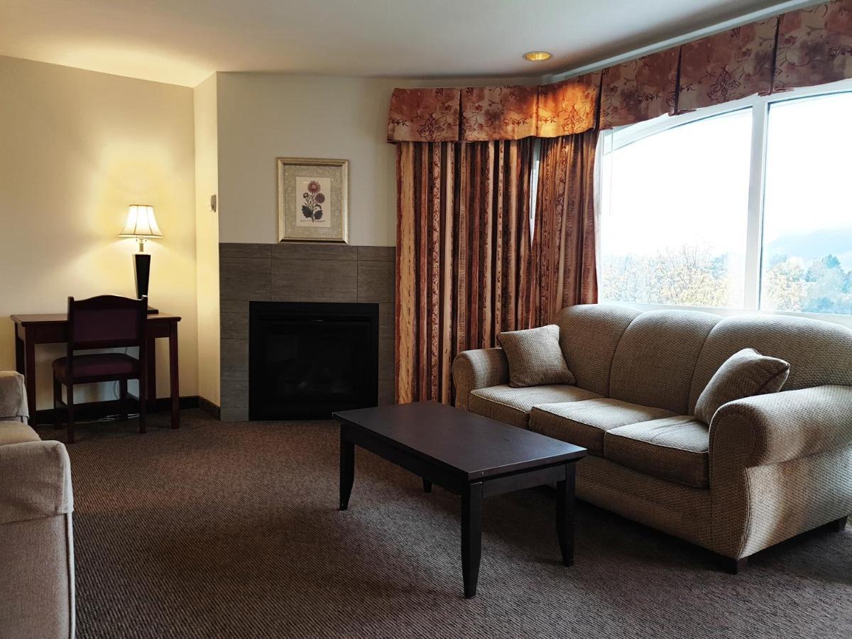 Riverland Inn & Suites Kamloops Zewnętrze zdjęcie