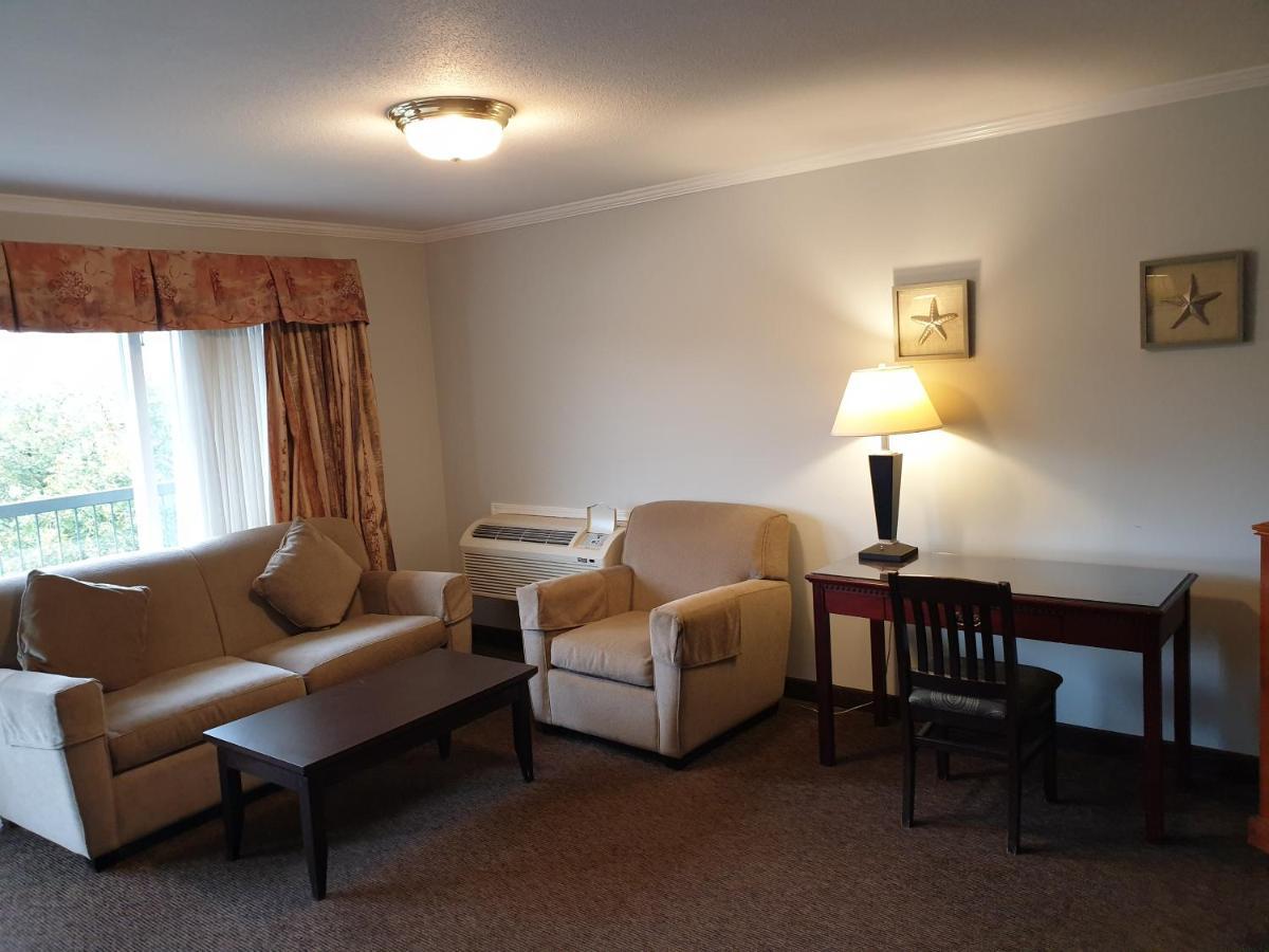 Riverland Inn & Suites Kamloops Zewnętrze zdjęcie