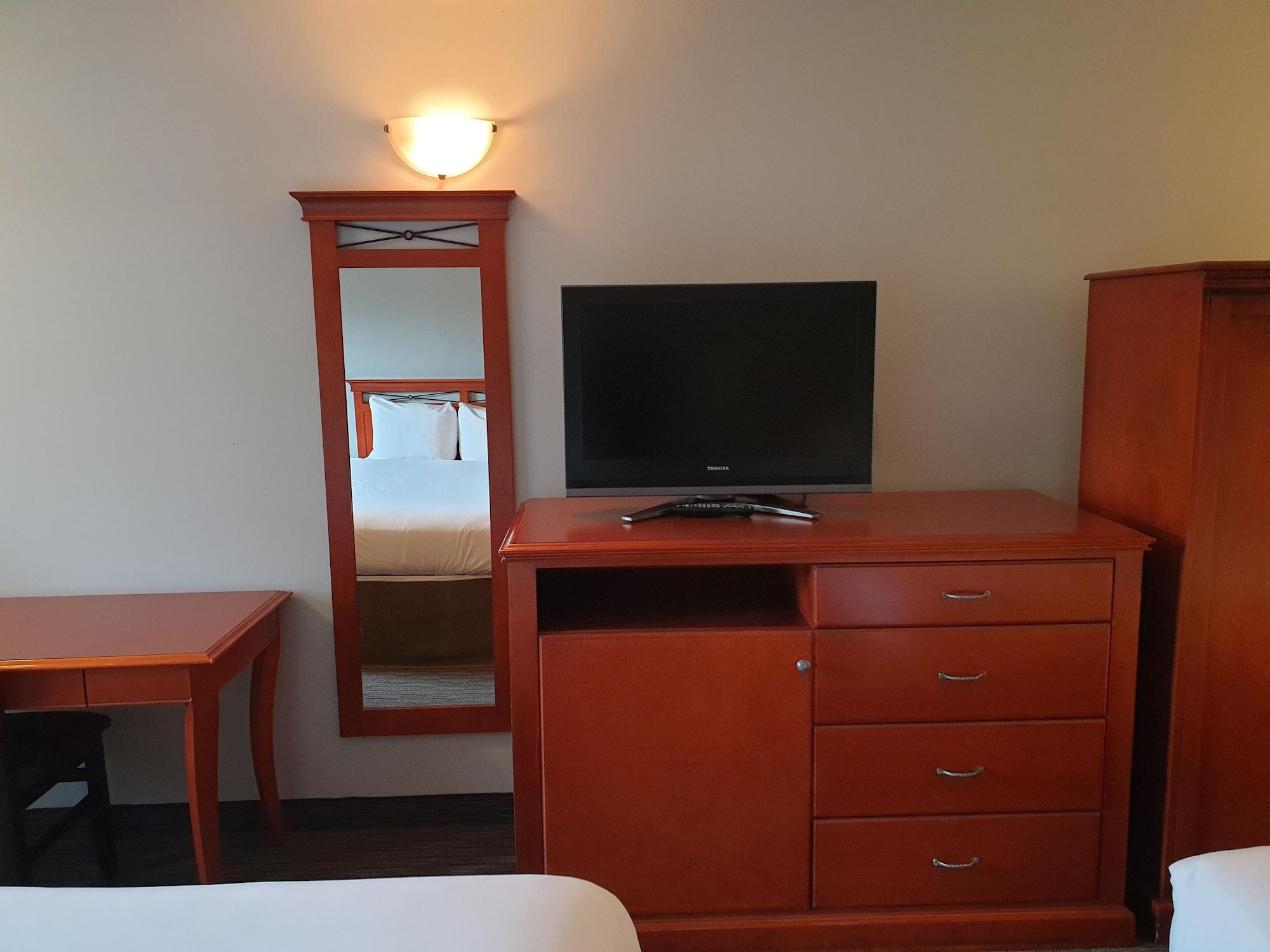Riverland Inn & Suites Kamloops Zewnętrze zdjęcie