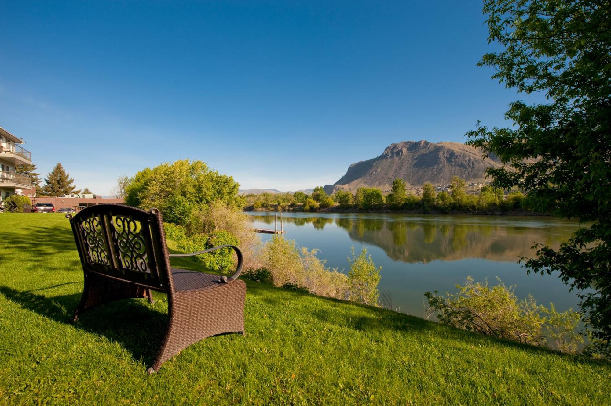 Riverland Inn & Suites Kamloops Zewnętrze zdjęcie