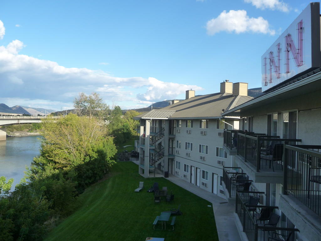 Riverland Inn & Suites Kamloops Zewnętrze zdjęcie